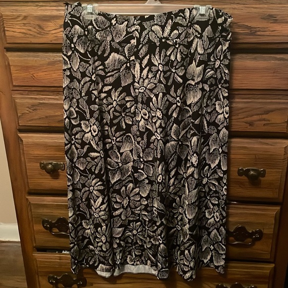 Flowy skirt - Picture 1 of 1